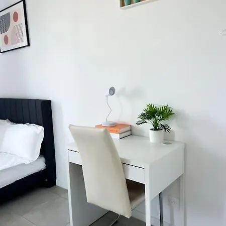 In With Free Parking Apartment