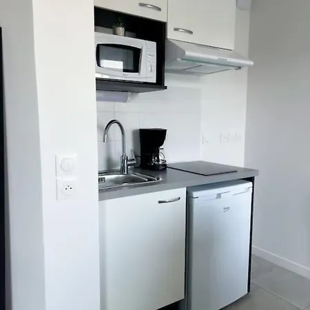 Apartment In With Free Parking