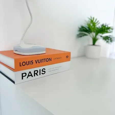 Apartment In With Free Parking *