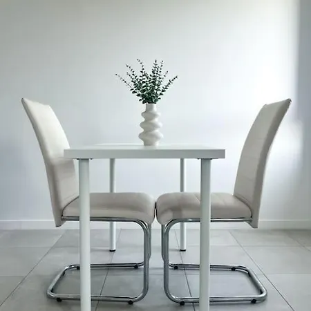 In With Free Parking * Lormont