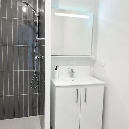 In With Free Parking Apartamento