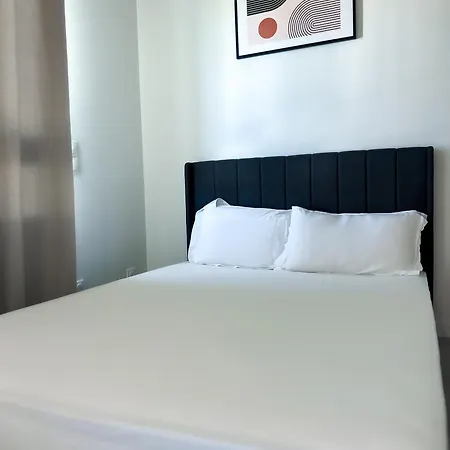 In With Free Parking Apartment *