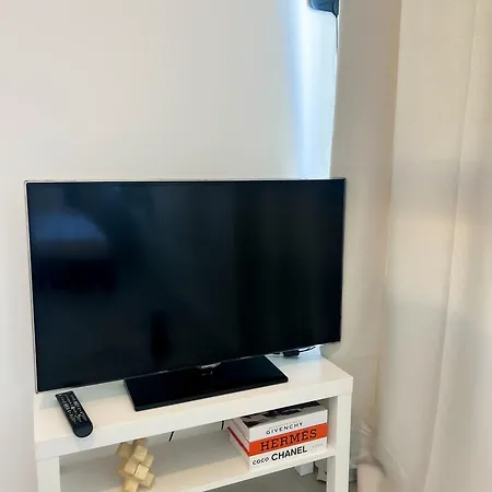 In With Free Parking Apartment