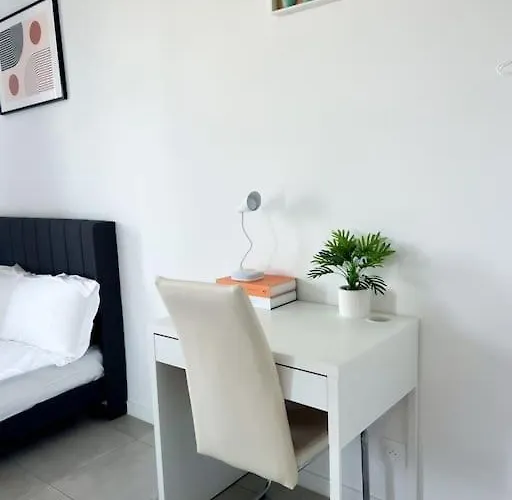 In With Free Parking Apartman