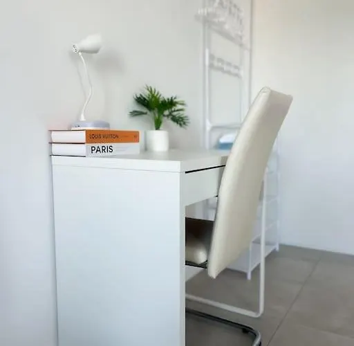 Apartman In With Free Parking Lormont