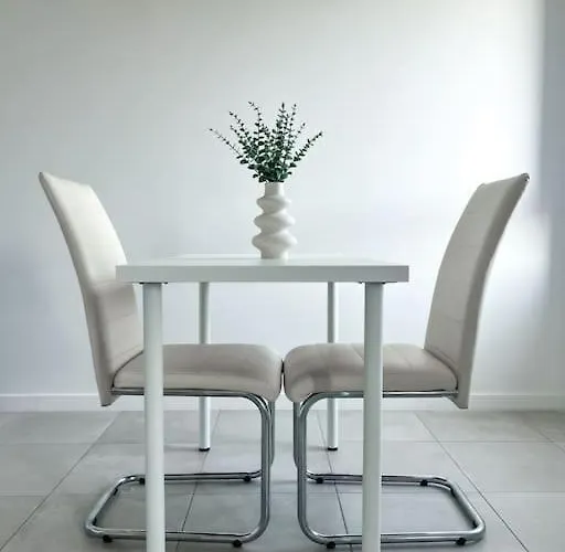 In With Free Parking * Lormont