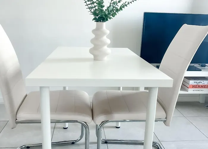 In With Free Parking * Lormont